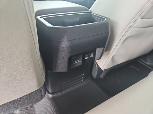 Used 2024 Toyota Tacoma Limited w/ Limited Package (LT) image 17