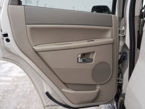 Used 2007 Jeep Grand Cherokee Limited image 18