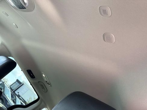 Used 2024 Chrysler Pacifica Touring-L image 47