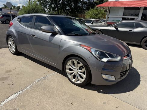 Used 2012 Hyundai Veloster w/ Style Pkg FWD image 8