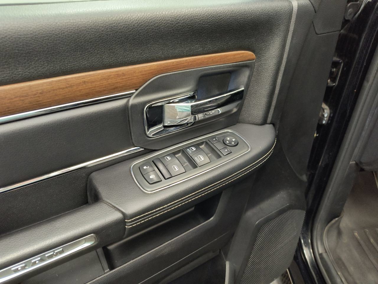 Used 2014 RAM 1500 Laramie AWD/4WD image 15
