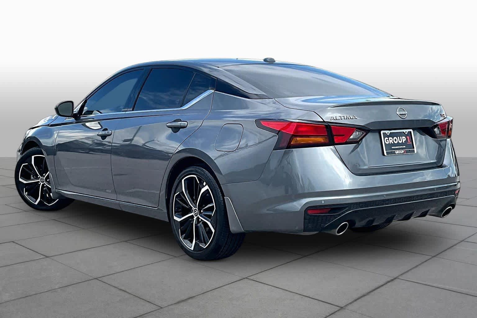 Used 2025 Nissan Altima 2.5 SR w/ SR Premium Package FWD image 12