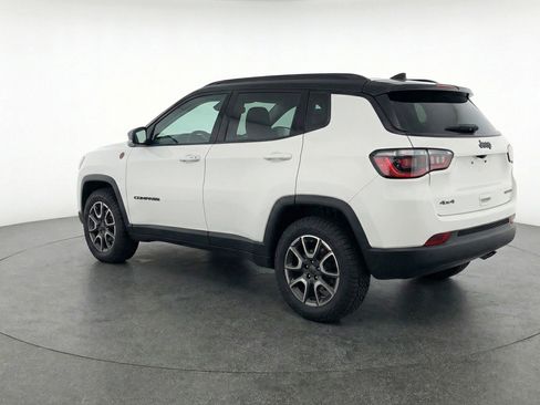 Used 2025 Jeep Compass Trailhawk image 5