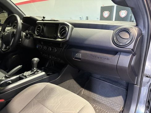 Used 2018 Toyota Tacoma TRD Off-Road w/ Technology Package image 24
