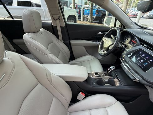 Used 2021 Cadillac XT4 Premium Luxury FWD image 46