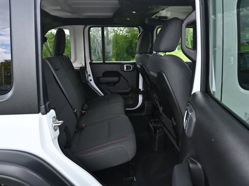 Used 2024 Jeep Wrangler Unlimited Rubicon AWD/4WD image 21