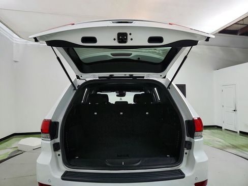 Used 2021 Jeep Grand Cherokee Laredo image 29