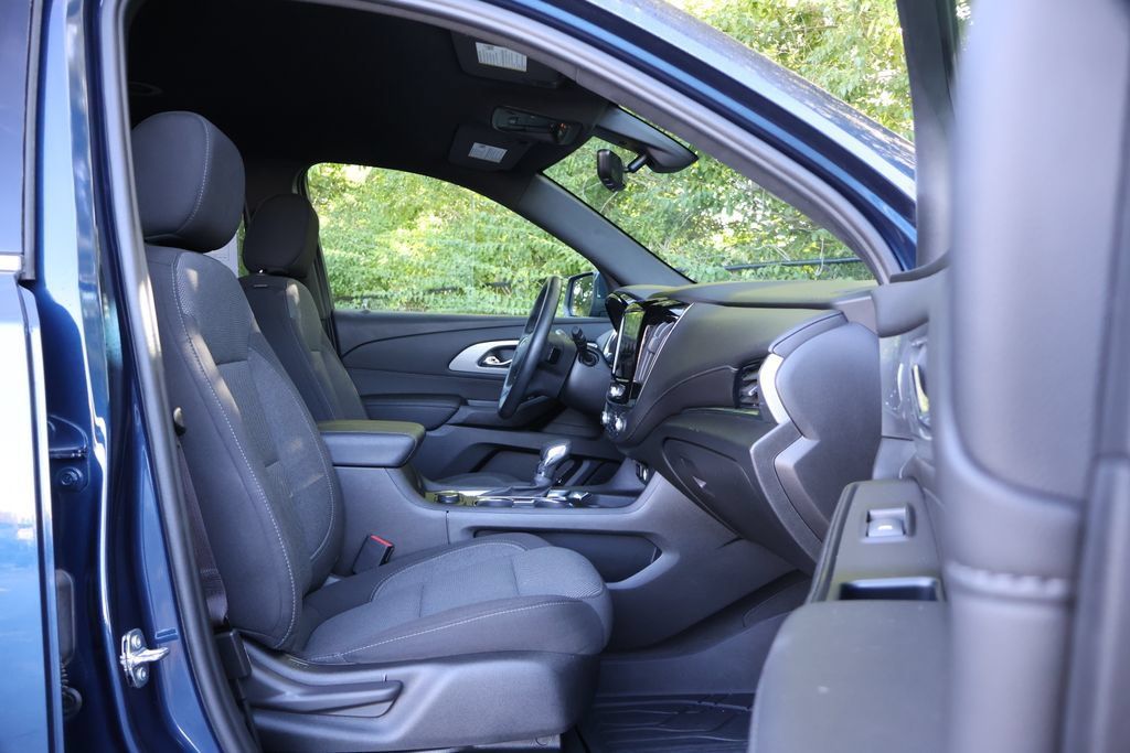 Certified 2023 Chevrolet Traverse LT FWD image 42
