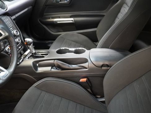 Used 2016 Ford Mustang Coupe RWD image 7