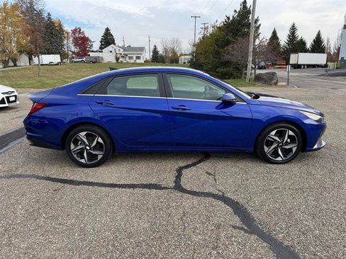 Used 2021 Hyundai Elantra Limited image 4