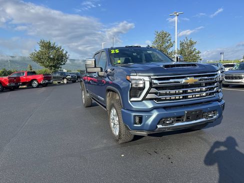 Used 2025 Chevrolet Silverado 2500 High Country w/ High Country Premium Package AWD/4WD image 1