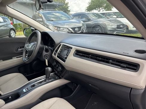 Used 2020 Honda HR-V LX image 10