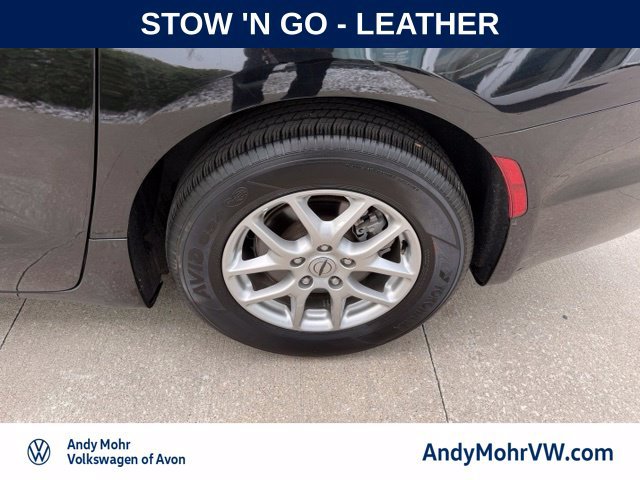 Used 2024 Chrysler Pacifica Touring-L FWD image 10