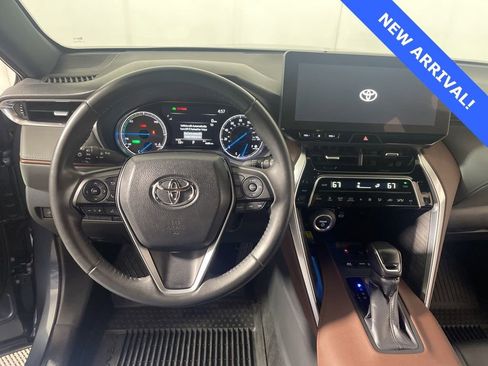 Used 2023 Toyota Venza XLE AWD/4WD image 12
