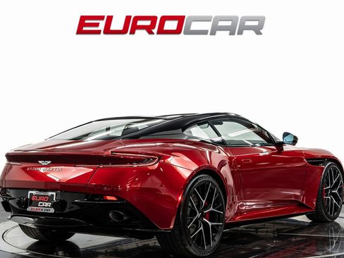 Used 2024 Aston Martin DB12 Coupe image 5