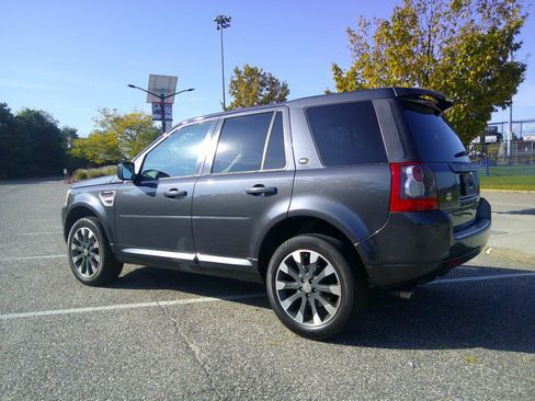 Used 2010 Land Rover LR2 HSE image 15