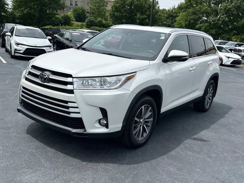 Used 2019 Toyota Highlander XLE AWD/4WD image 8