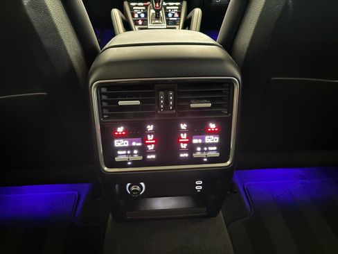 Used 2022 Porsche Cayenne Platinum Edition AWD/4WD image 27