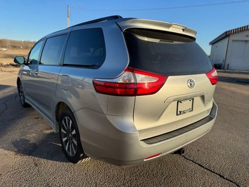 Certified 2019 Toyota Sienna XLE w/ XLE Navigation Package image 17