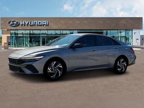 New 2025 Hyundai Elantra SEL image 2