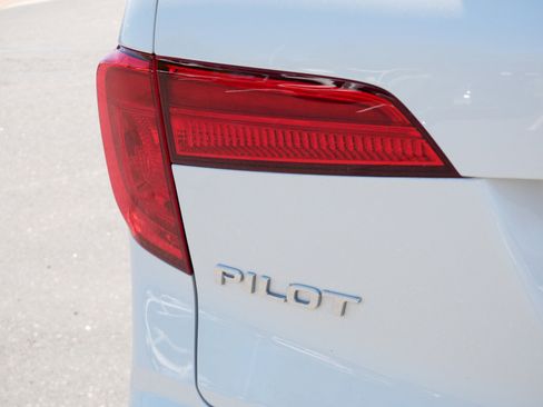 Used 2017 Honda Pilot Touring image 17