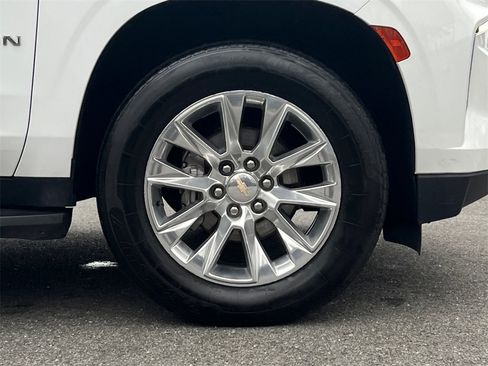 Used 2023 Chevrolet Suburban Premier image 6