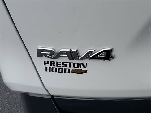 Used 2023 Toyota RAV4 SE image 9