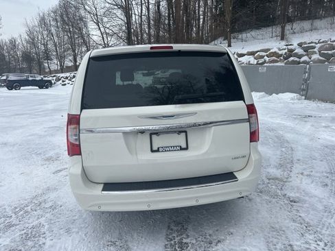 Used 2013 Chrysler Town & Country Limited w/ Luxury Group image 4