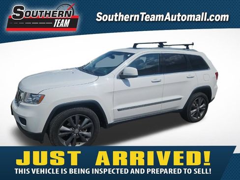 Used 2013 Jeep Grand Cherokee Laredo AWD/4WD image 1