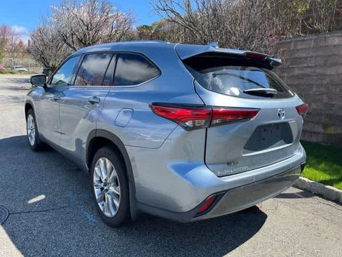 Used 2023 Toyota Highlander Limited image 6