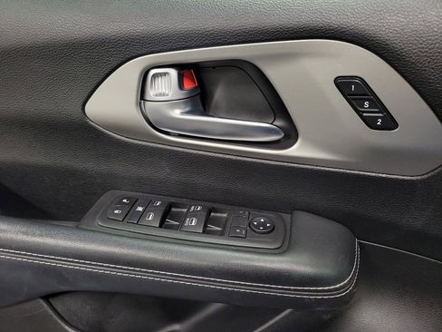 Used 2020 Chrysler Pacifica Touring-L w/ Advanced Safetytec Group image 20