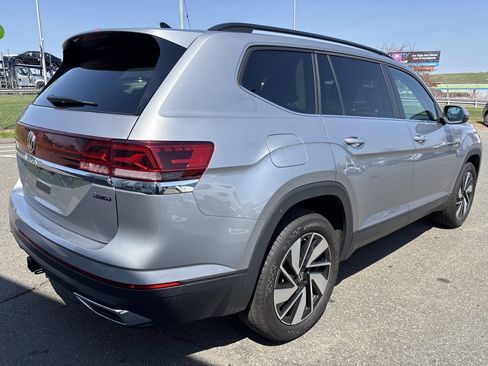 Used 2025 Volkswagen Atlas SE AWD/4WD image 6