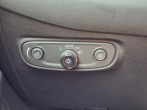 Used 2021 Chevrolet Equinox LT FWD image 18