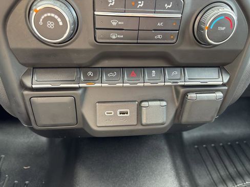 Used 2021 Chevrolet Silverado 1500 Custom image 17