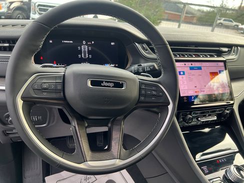 New 2025 Jeep Grand Cherokee Limited w/ MOPAR Finishing Package image 9