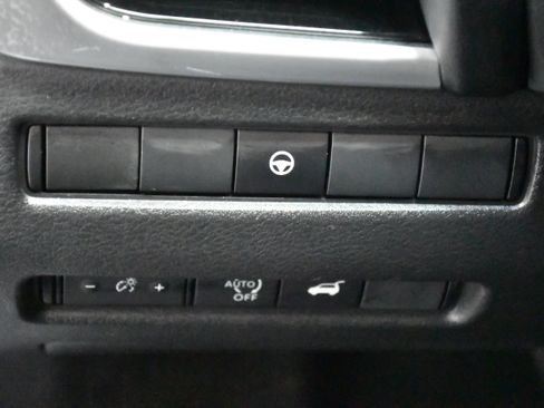 Used 2023 Nissan Rogue SL image 18