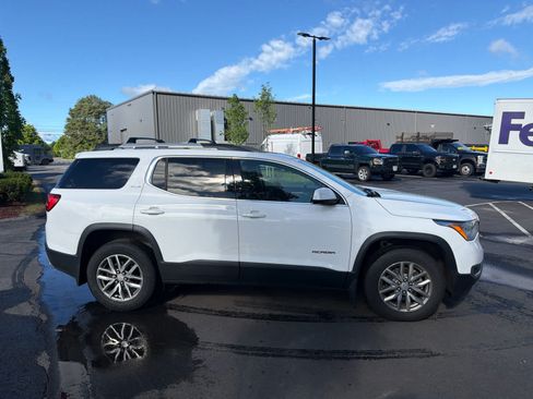Used 2017 GMC Acadia SLE w/ Driver Alert Package I AWD/4WD image 4