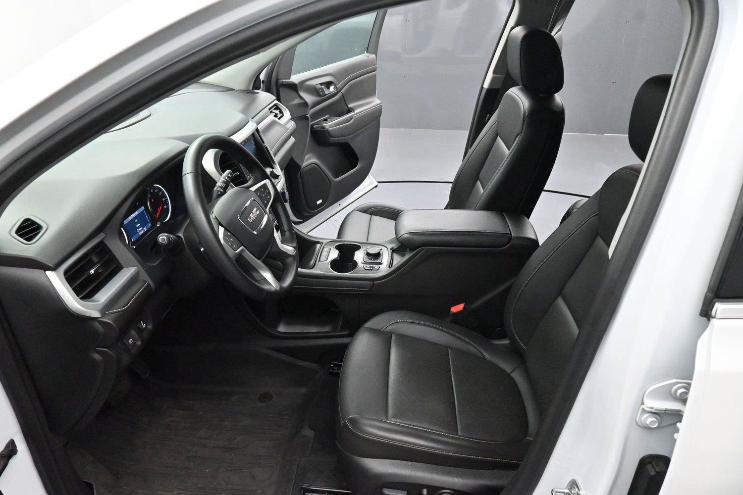 Used 2023 GMC Acadia SLT w/ LPO, Floor Liner Package AWD/4WD image 12