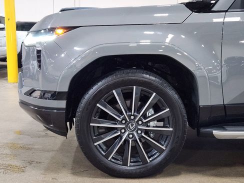 Used 2024 Lexus GX 550 w/ Accessory Package (Z1) image 5