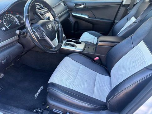 Used 2013 Toyota Camry SE image 5