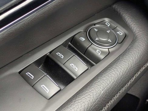 Used 2025 GMC Yukon XL Denali AWD/4WD image 25
