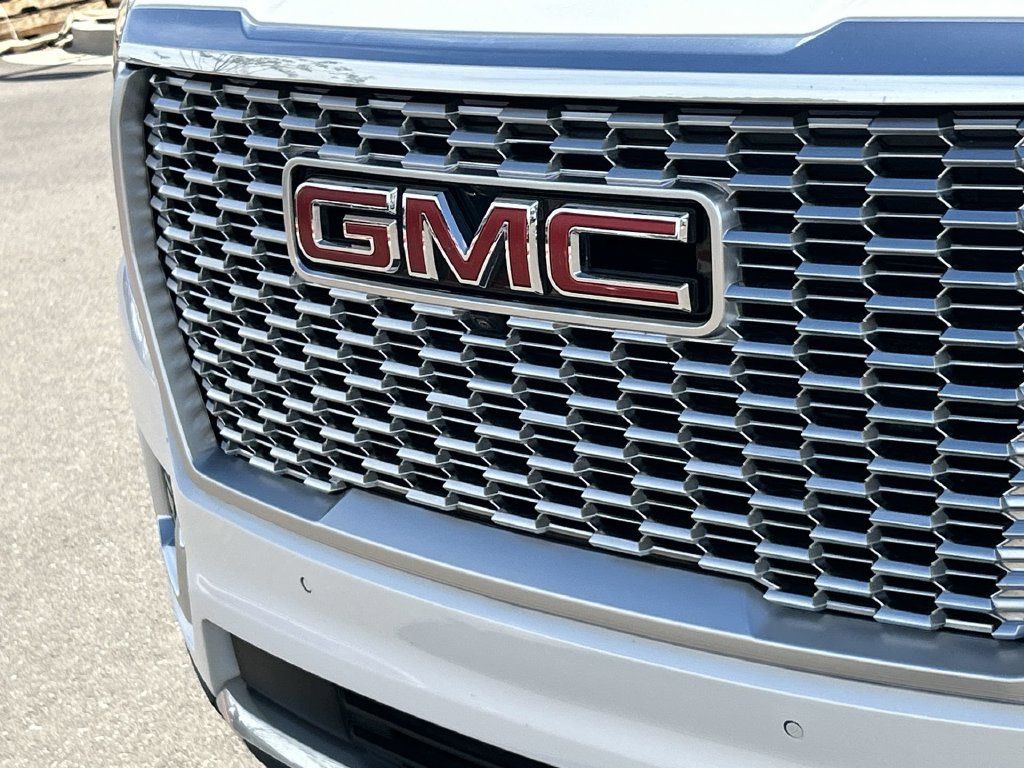 Used 2023 GMC Yukon XL Denali RWD image 32