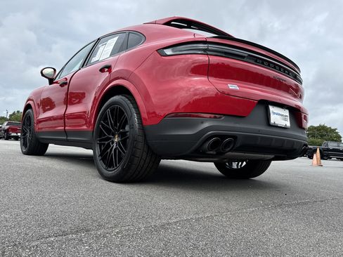 Used 2024 Porsche Cayenne Coupe image 8