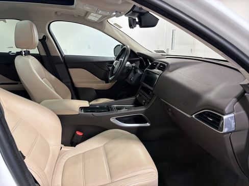Used 2020 Jaguar F-PACE Prestige image 25