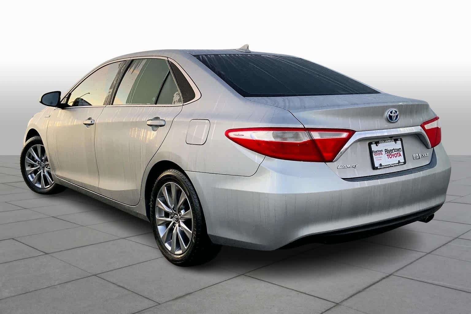 Used 2017 Toyota Camry XLE w/ Moonroof Package FWD image 12