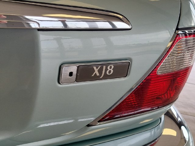 Used 2000 Jaguar XJ8 RWD image 7