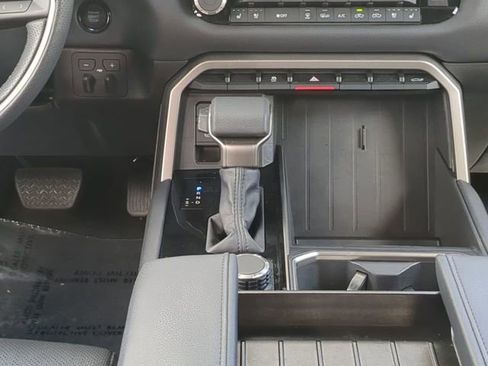 Used 2025 Toyota Tundra Limited AWD/4WD image 19