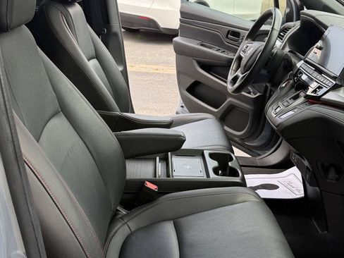Used 2025 Honda Odyssey Sport-L image 16