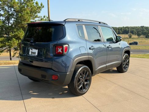 Used 2023 Jeep Renegade Altitude w/ Sun/Sound Group AWD/4WD image 6