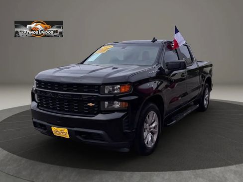 Used 2020 Chevrolet Silverado 1500 Custom w/ Custom Value Package image 3